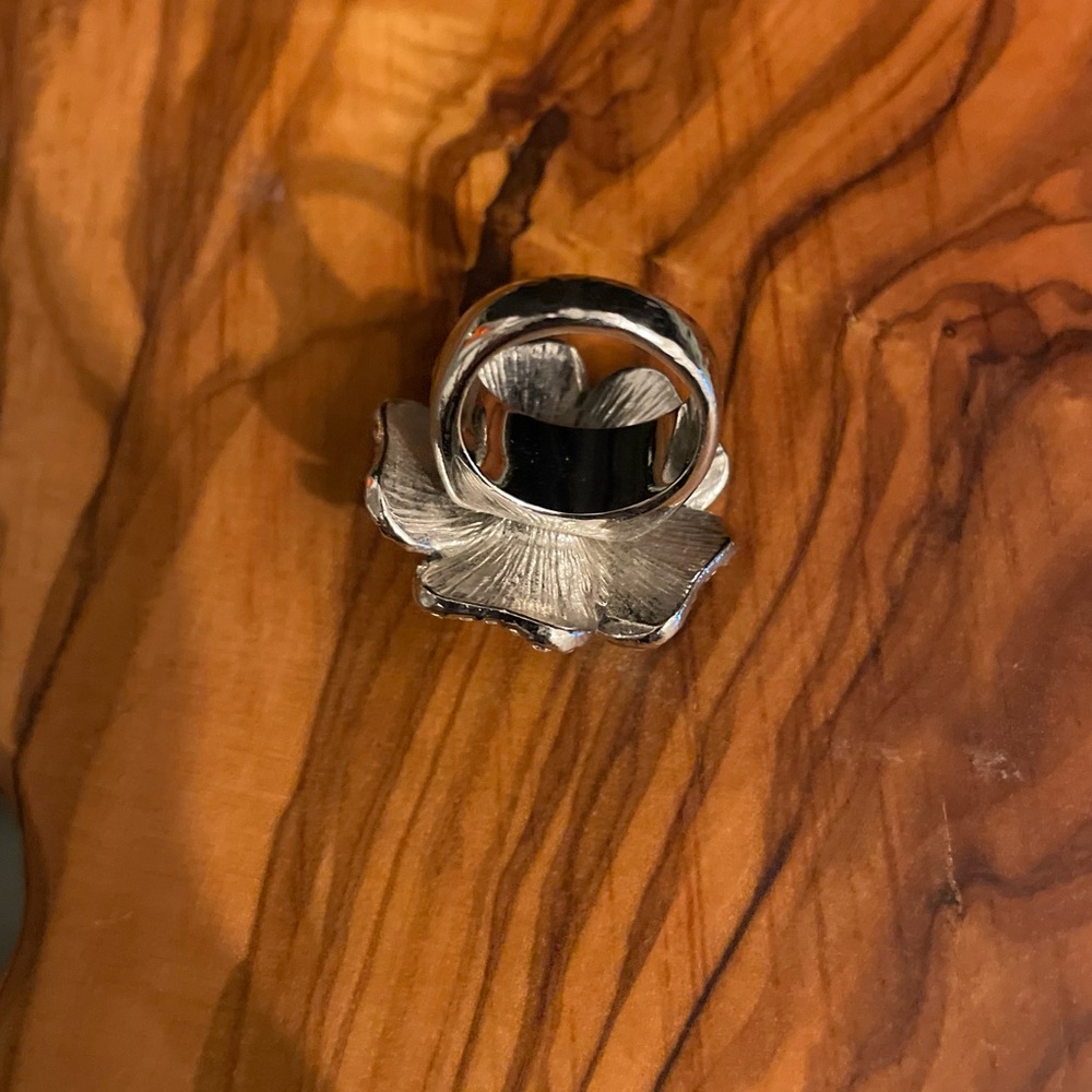 Lia Sophia Elegant Black and Silver Floral Ring - Picture 3 of 7